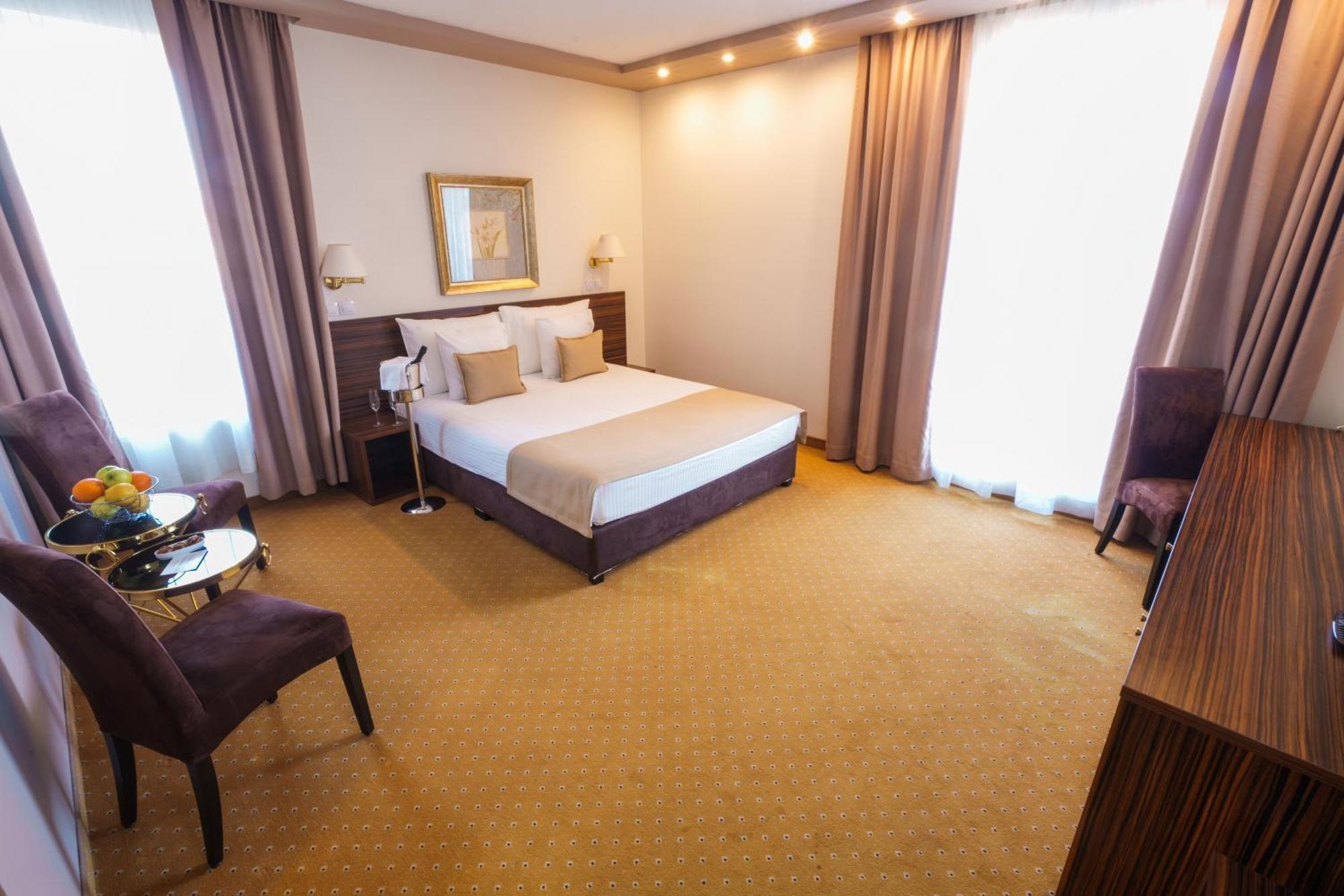 Hotel Monogram Park Ruma Exterior photo