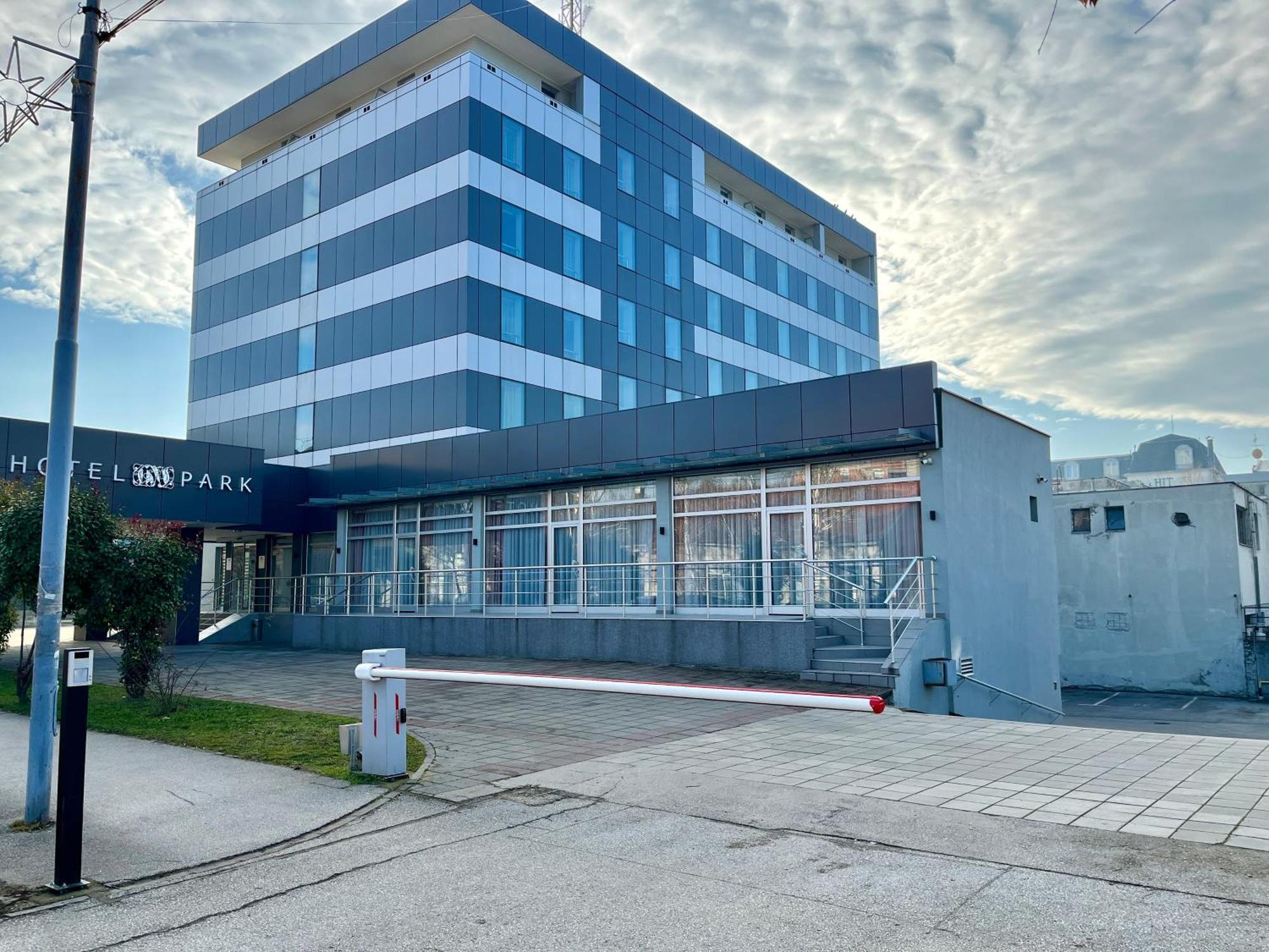 Hotel Monogram Park Ruma Exterior photo